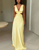 Vestido Longo Tina com Corte Fora na Cintura e Decote V