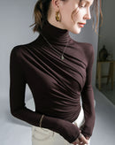 Blusa Fusion com Gola Alta e Pregas Frontais