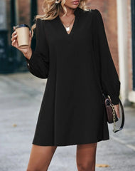 Vestido Curto Mylla com Mangas Longas